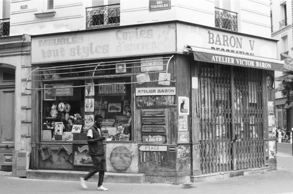 Atelier Victor Baron, rue des Vignobles, Paris.